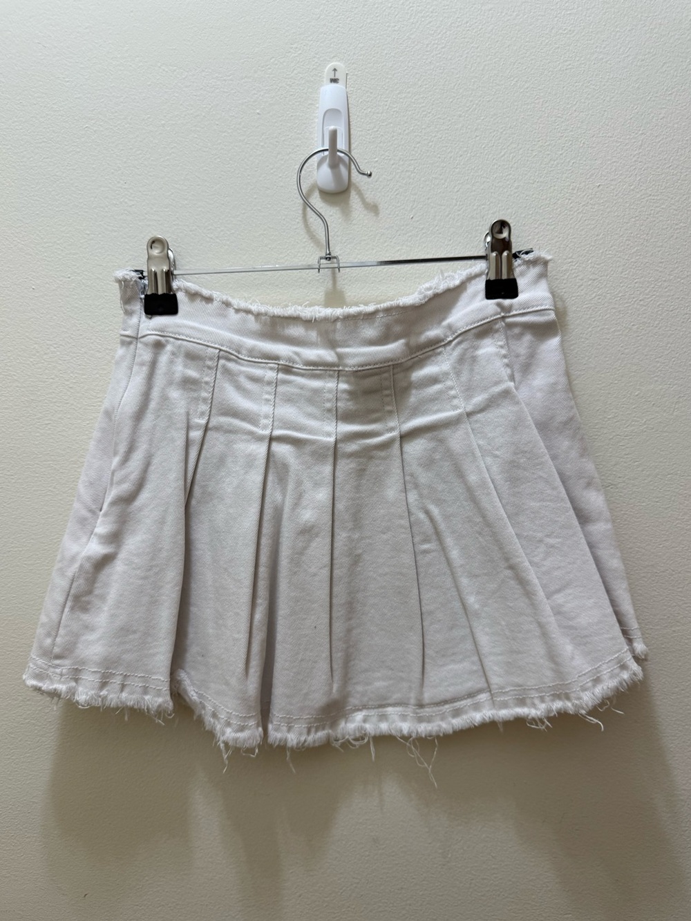 Delia’s Pleated Mini Skirt - White
